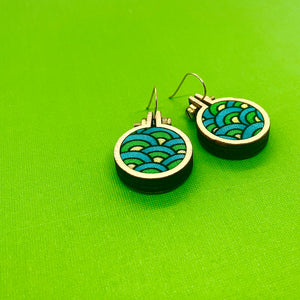 mini hoop earrings . green rainbow .